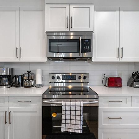 Luxury Spacious Private House Near City Centre YYC Dış mekan fotoğraf