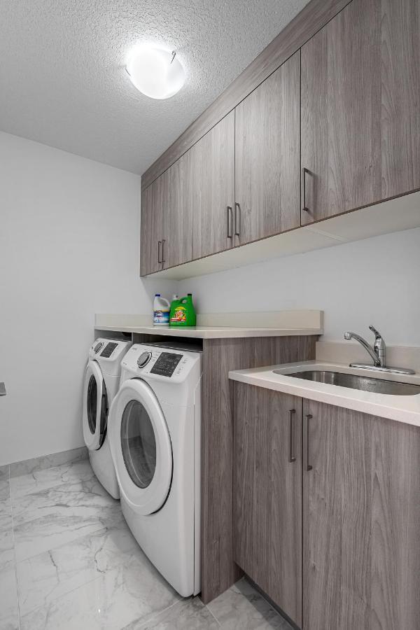 Luxury Spacious Private House Near City Centre YYC Dış mekan fotoğraf