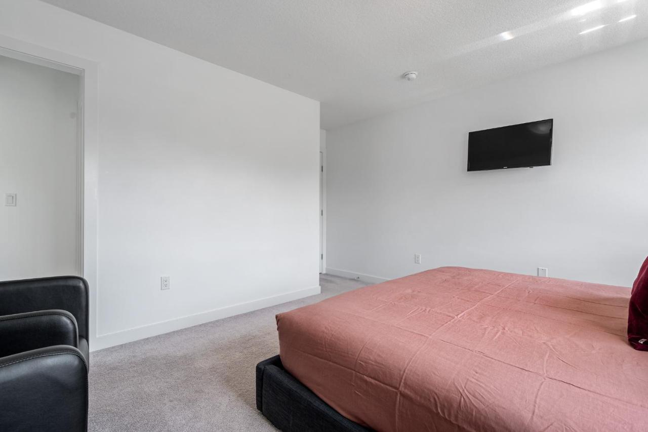Luxury Spacious Private House Near City Centre YYC Dış mekan fotoğraf