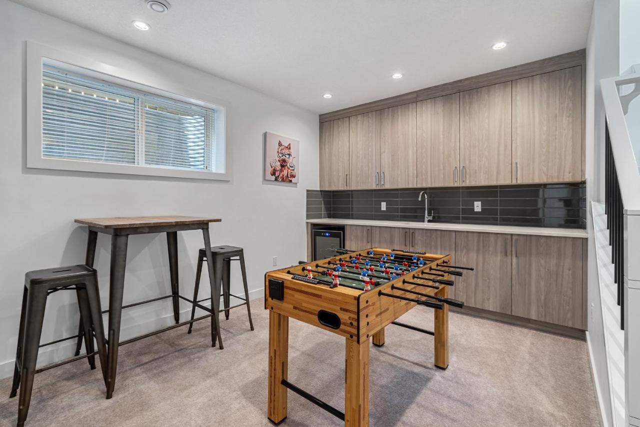 Luxury Spacious Private House Near City Centre YYC Dış mekan fotoğraf
