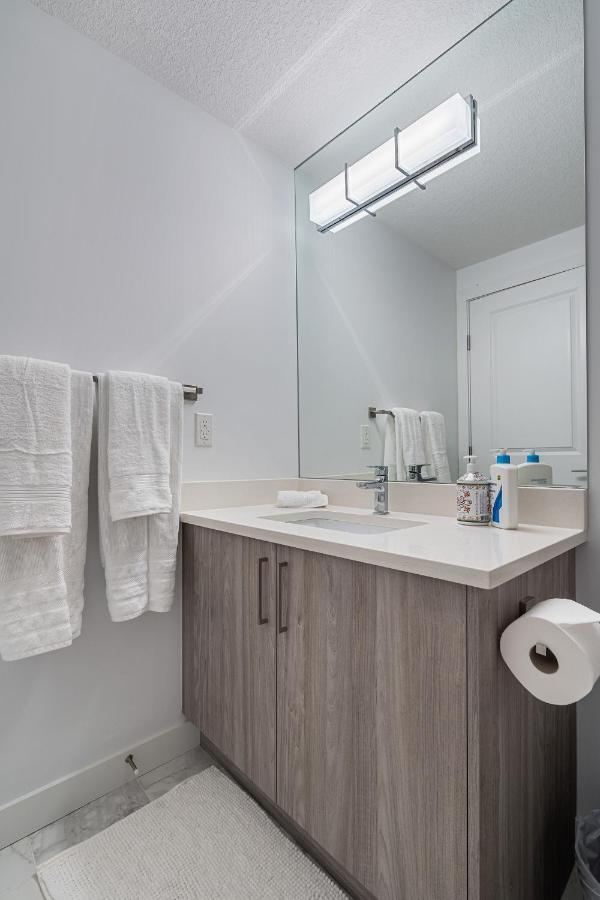 Luxury Spacious Private House Near City Centre YYC Dış mekan fotoğraf